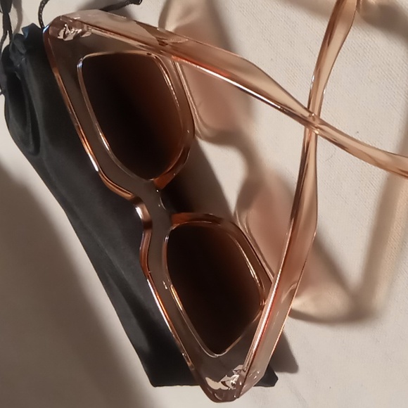 Wide frame lens sun glasses Translucent tan with a lens perfect for driving. - Picture 4 of 8